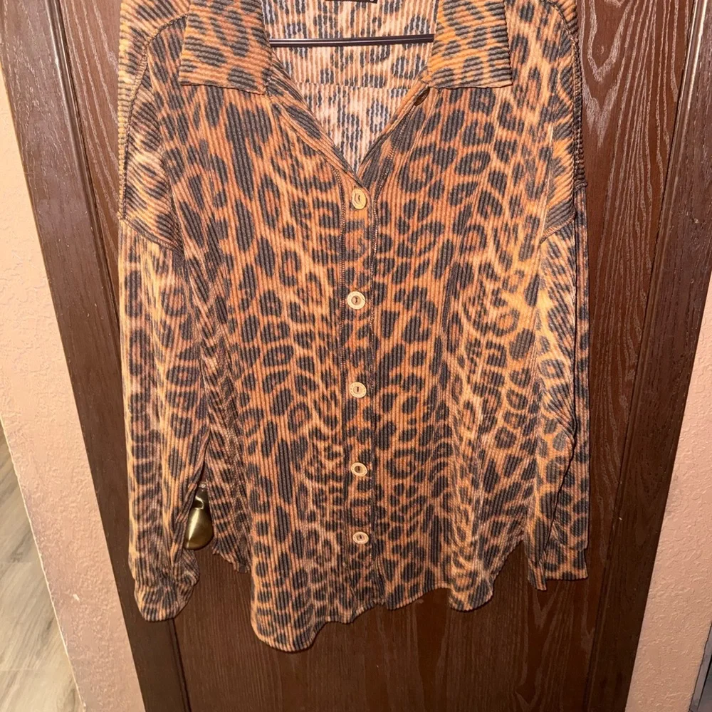Leopard Print Ribbed Shacket - Picture 2 of 4
